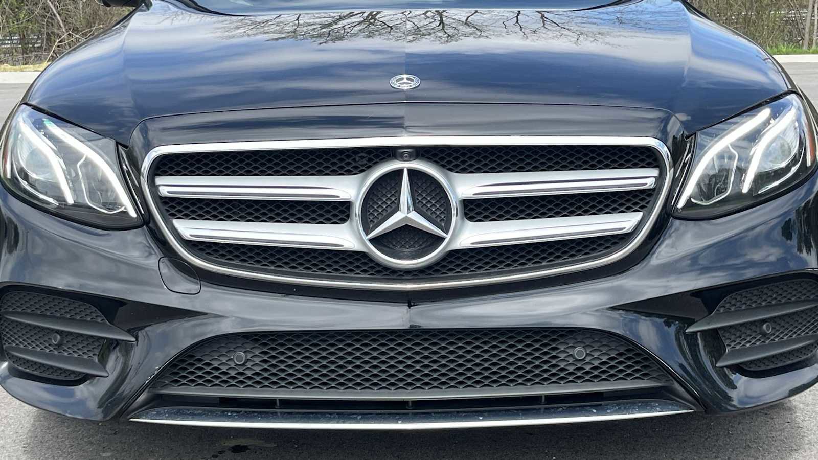 Certified 2019 Mercedes-Benz E 300 4MATIC image 22