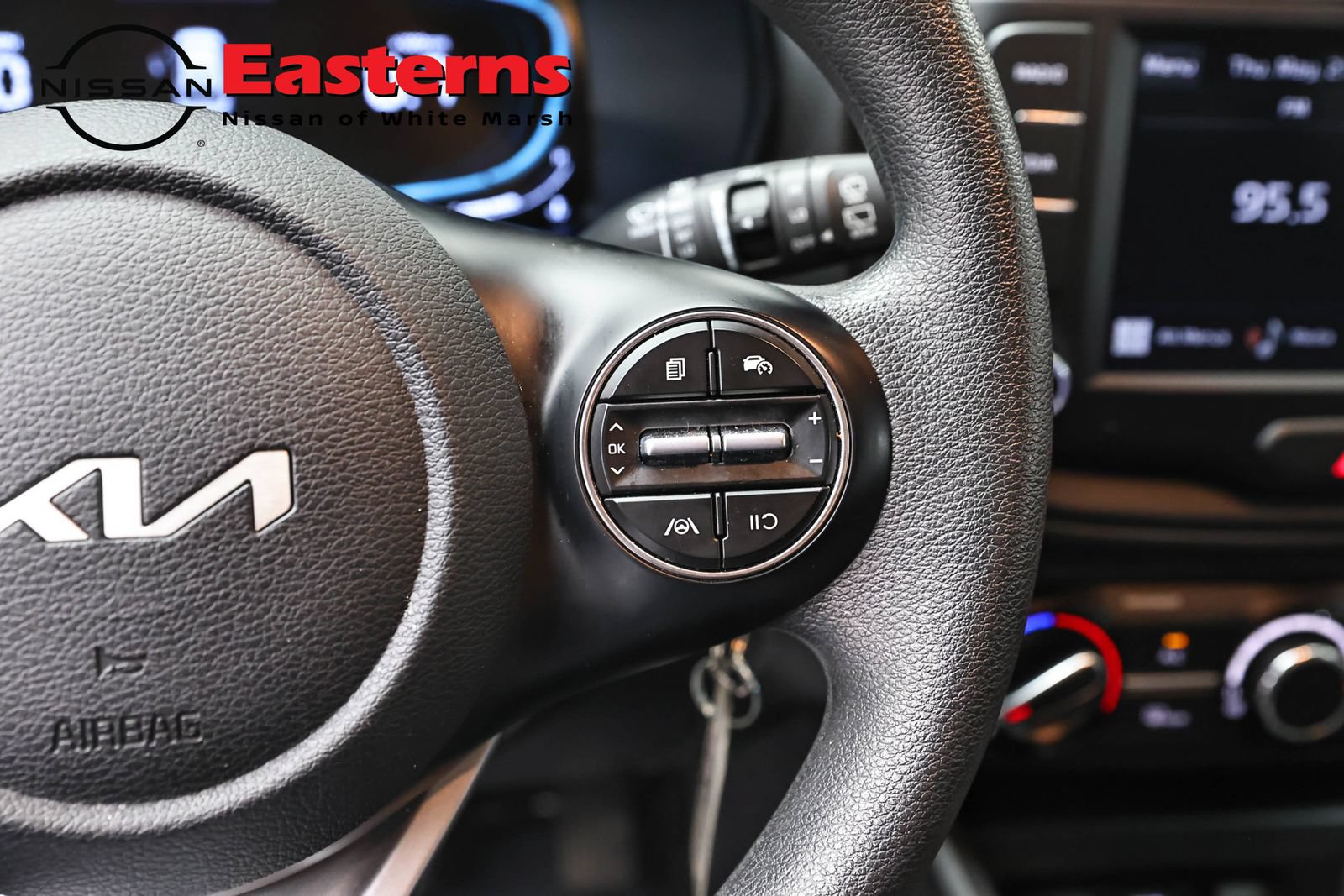 Used 2025 Kia Soul LX w/ LX Technology Package FWD image 16