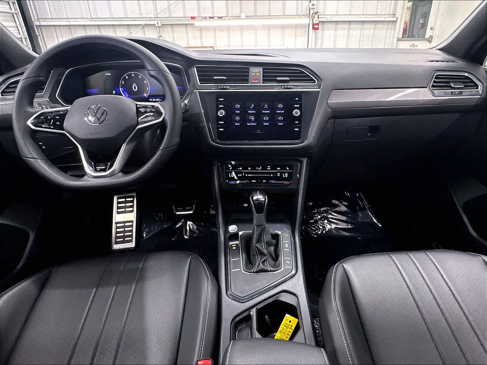 Used 2023 Volkswagen Tiguan SE R-Line FWD image 10