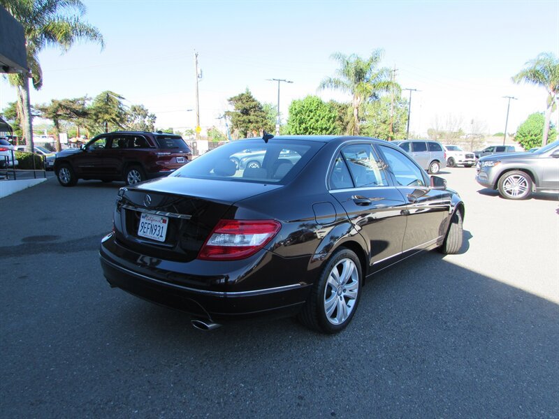 Used 2011 Mercedes-Benz C 300 Sedan image 4