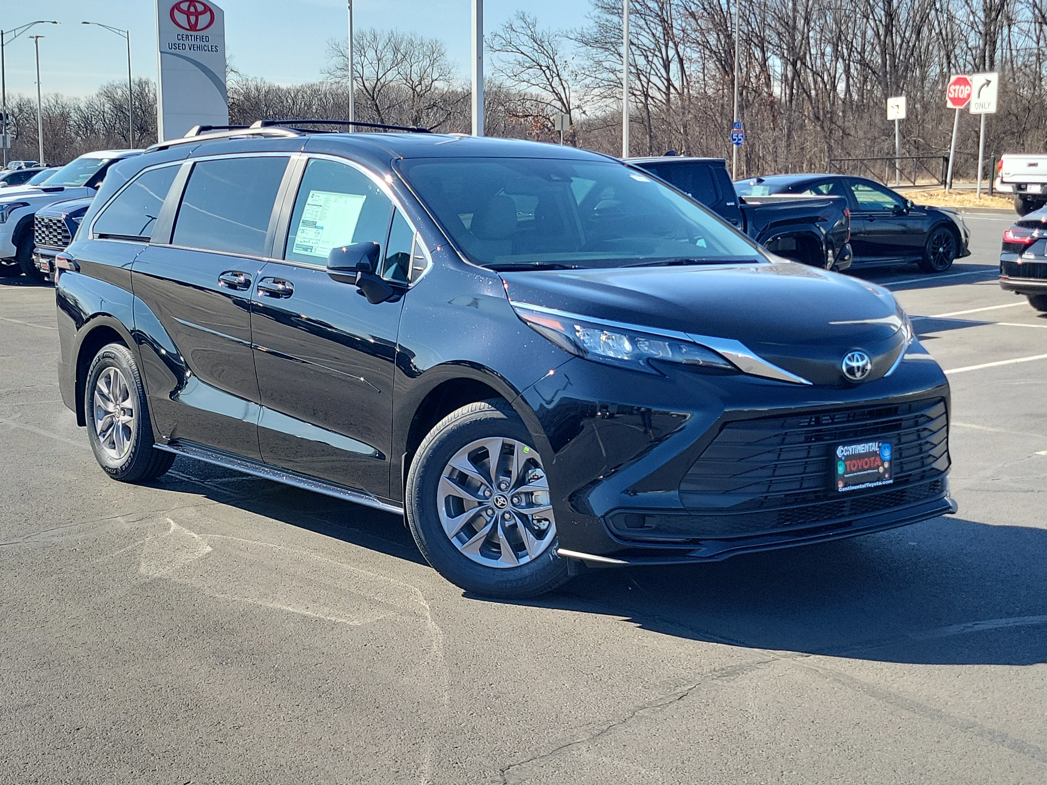 New 2026 Toyota Sienna LE image 1