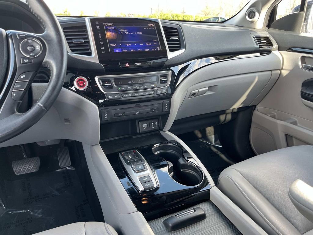 Used 2017 Honda Pilot Touring image 15