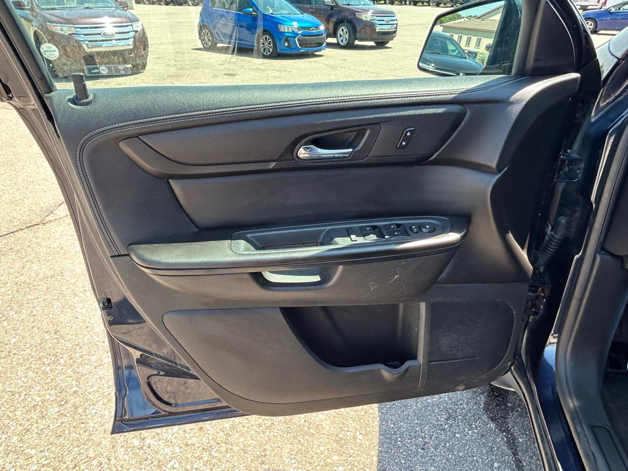 Used 2017 Chevrolet Traverse LT w/ Style and Technology Package FWD image 15