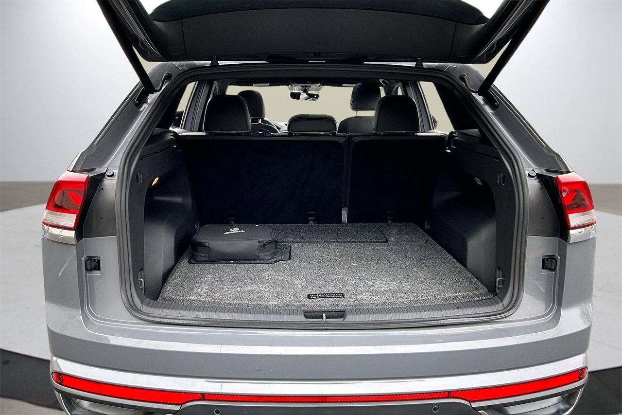 Used 2022 Volkswagen Atlas Cross Sport SE image 25