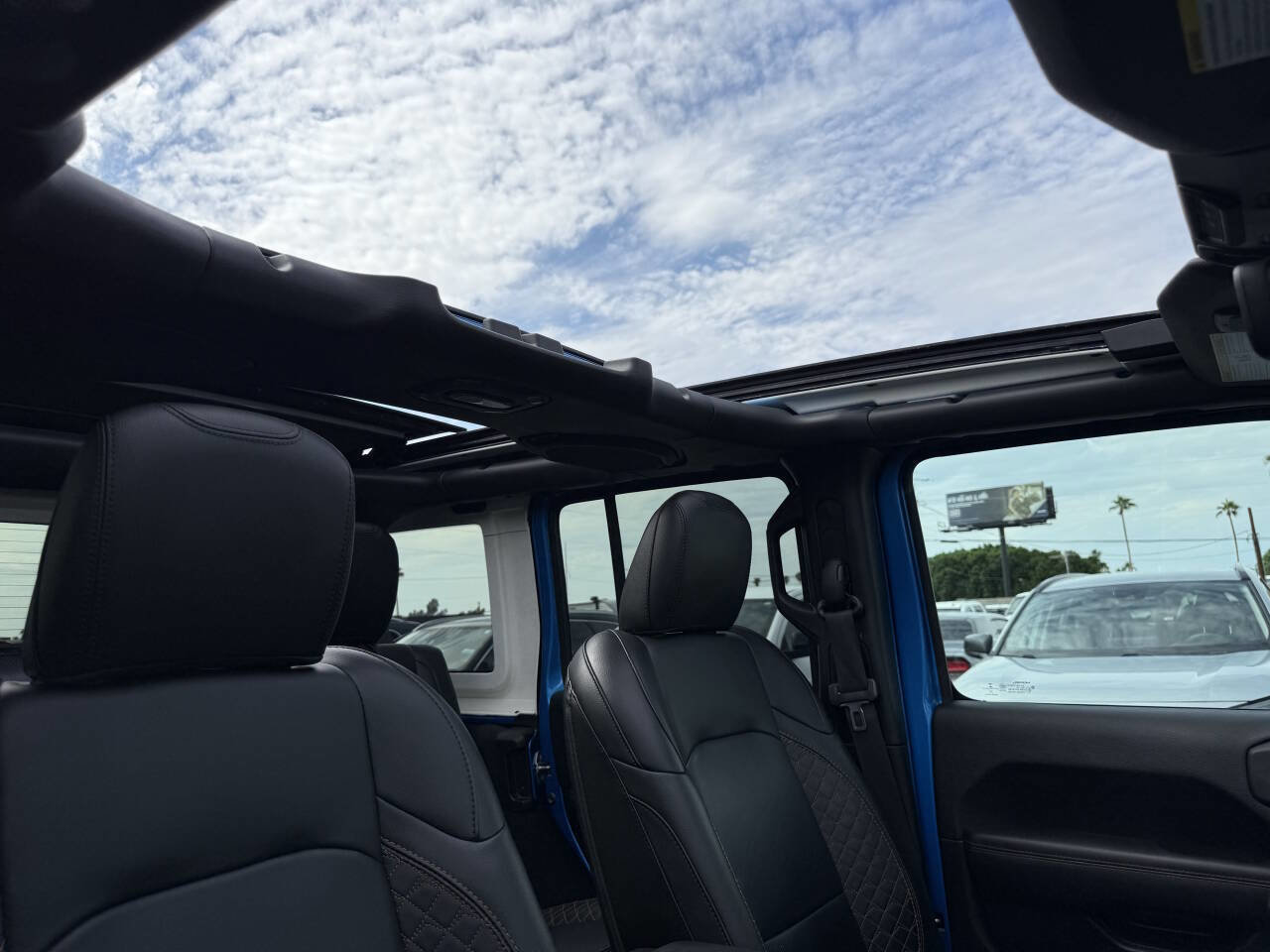 Used 2022 Jeep Wrangler Unlimited Sahara image 31