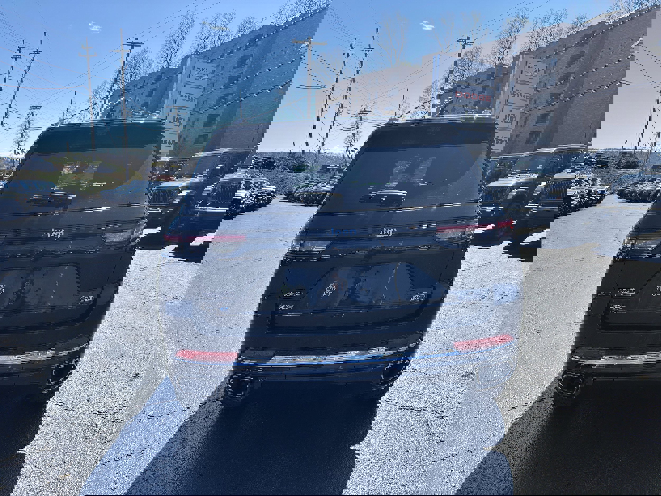 Used 2024 Jeep Grand Cherokee Overland w/ Luxury Tech Group IV image 6