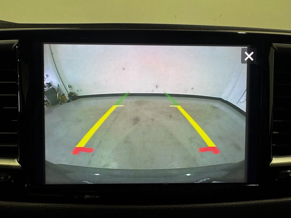 Used 2025 Chrysler Pacifica Select FWD image 9