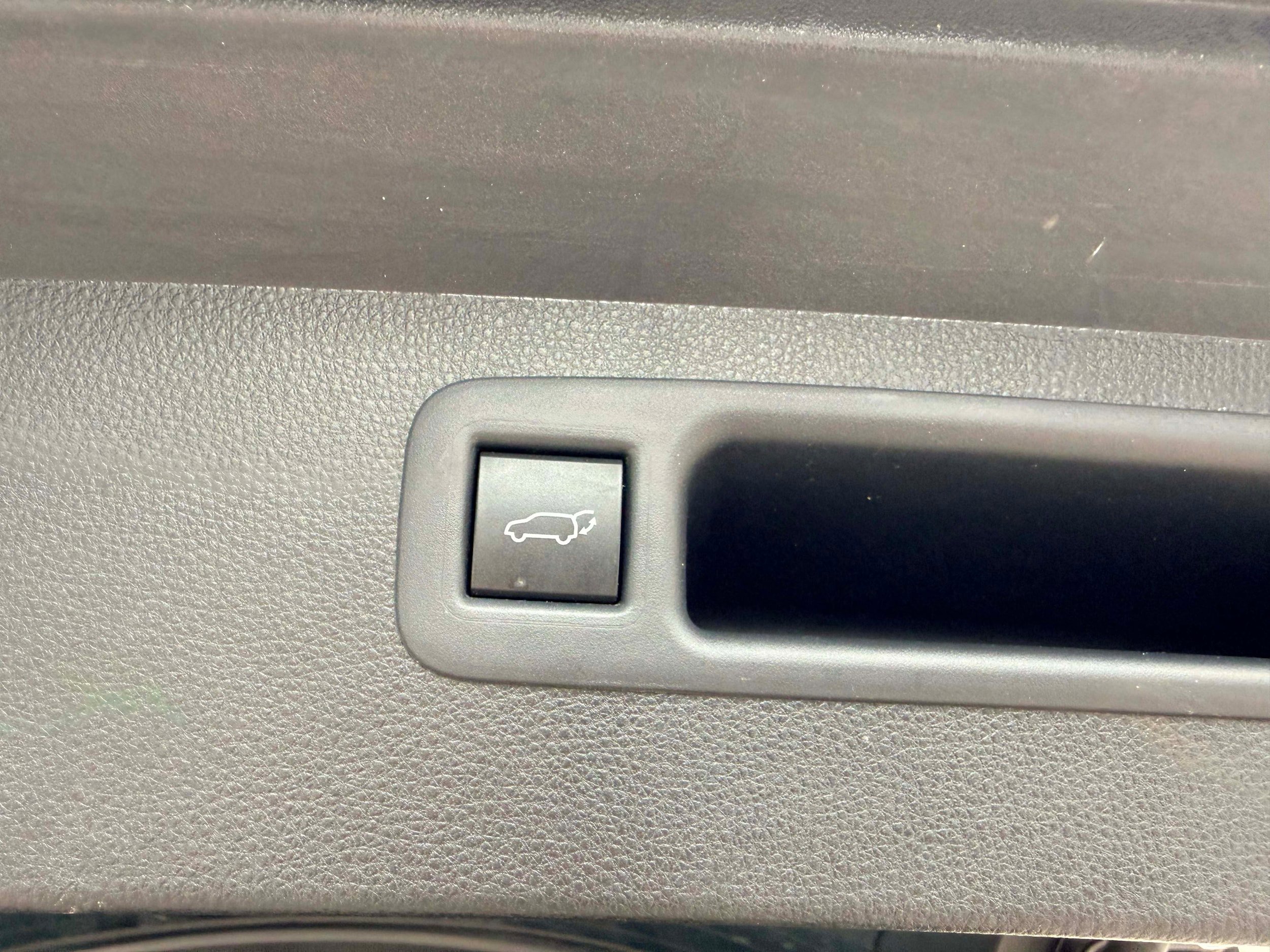 Used 2021 Toyota Highlander XLE AWD/4WD image 25
