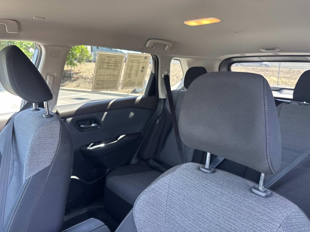 Used 2022 Nissan Rogue SV FWD image 21