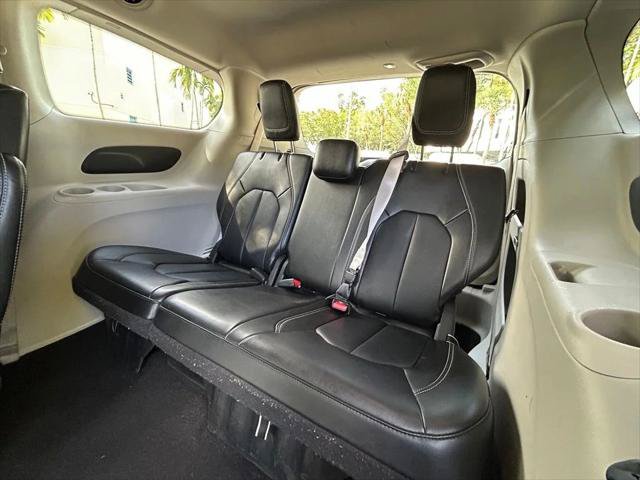 Certified 2024 Chrysler Pacifica Touring-L FWD image 43