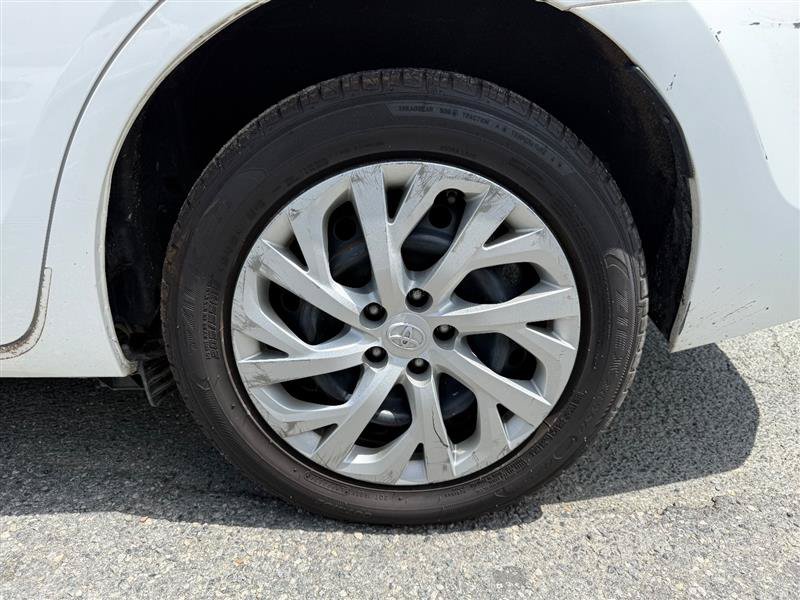 Used 2014 Toyota Corolla LE FWD image 13