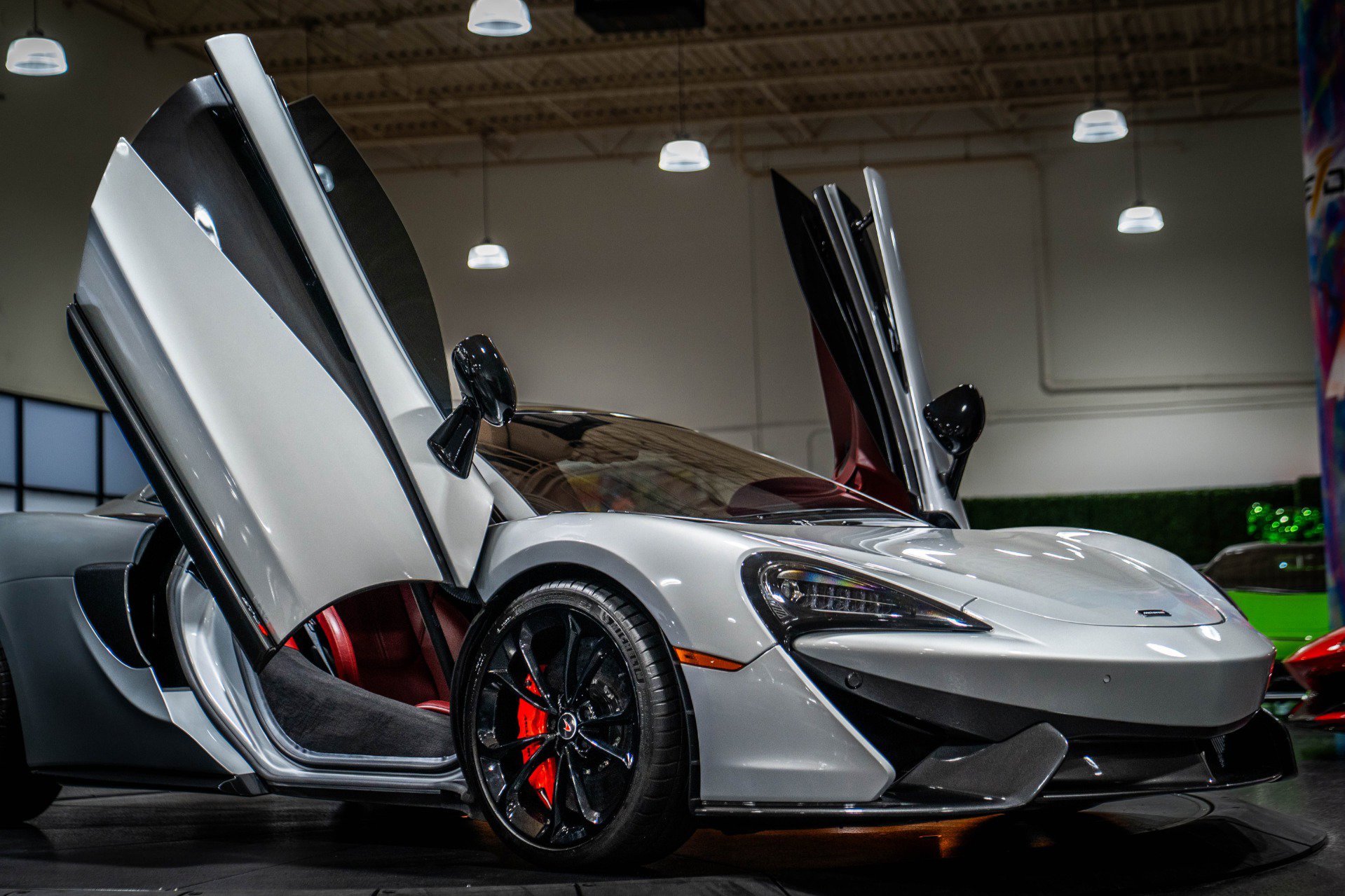 Used 2018 McLaren 570S Spider image 35