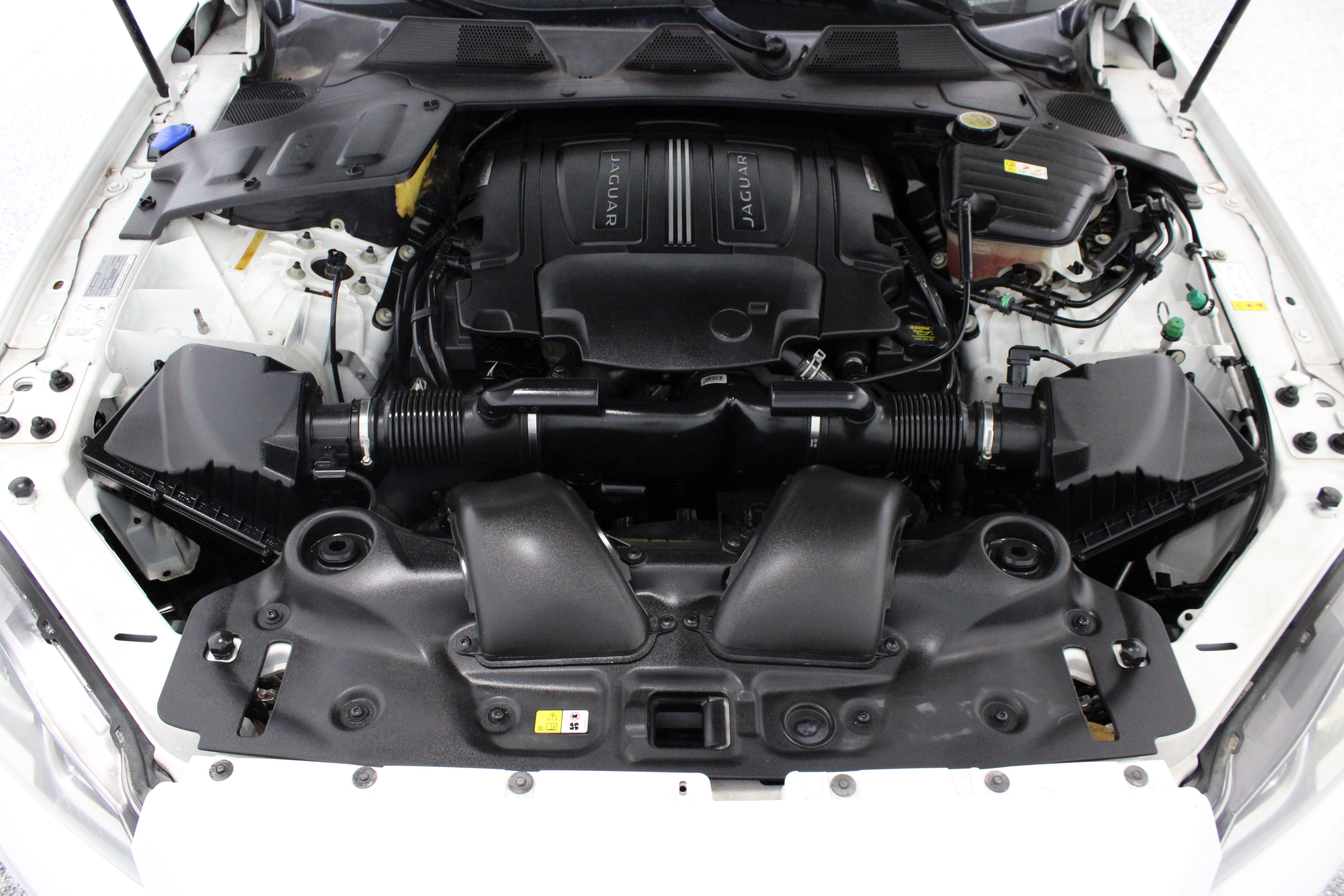 Used 2016 Jaguar XJ R-Sport RWD image 41