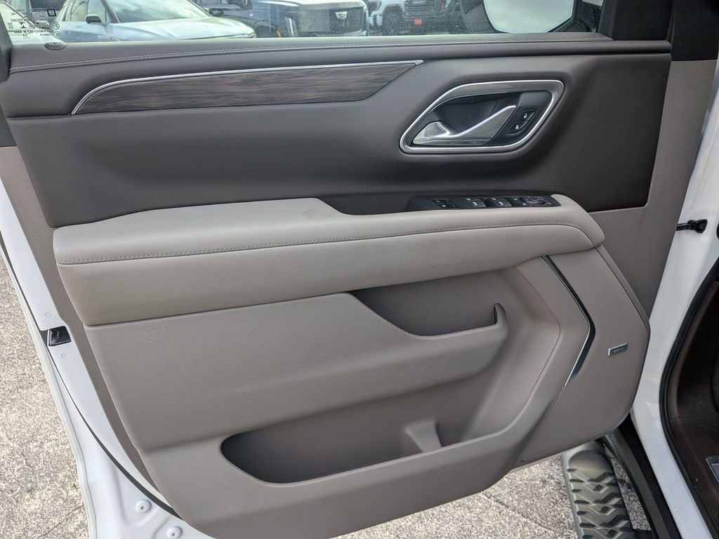 Used 2021 Chevrolet Suburban Z71 w/ Luxury Package image 11