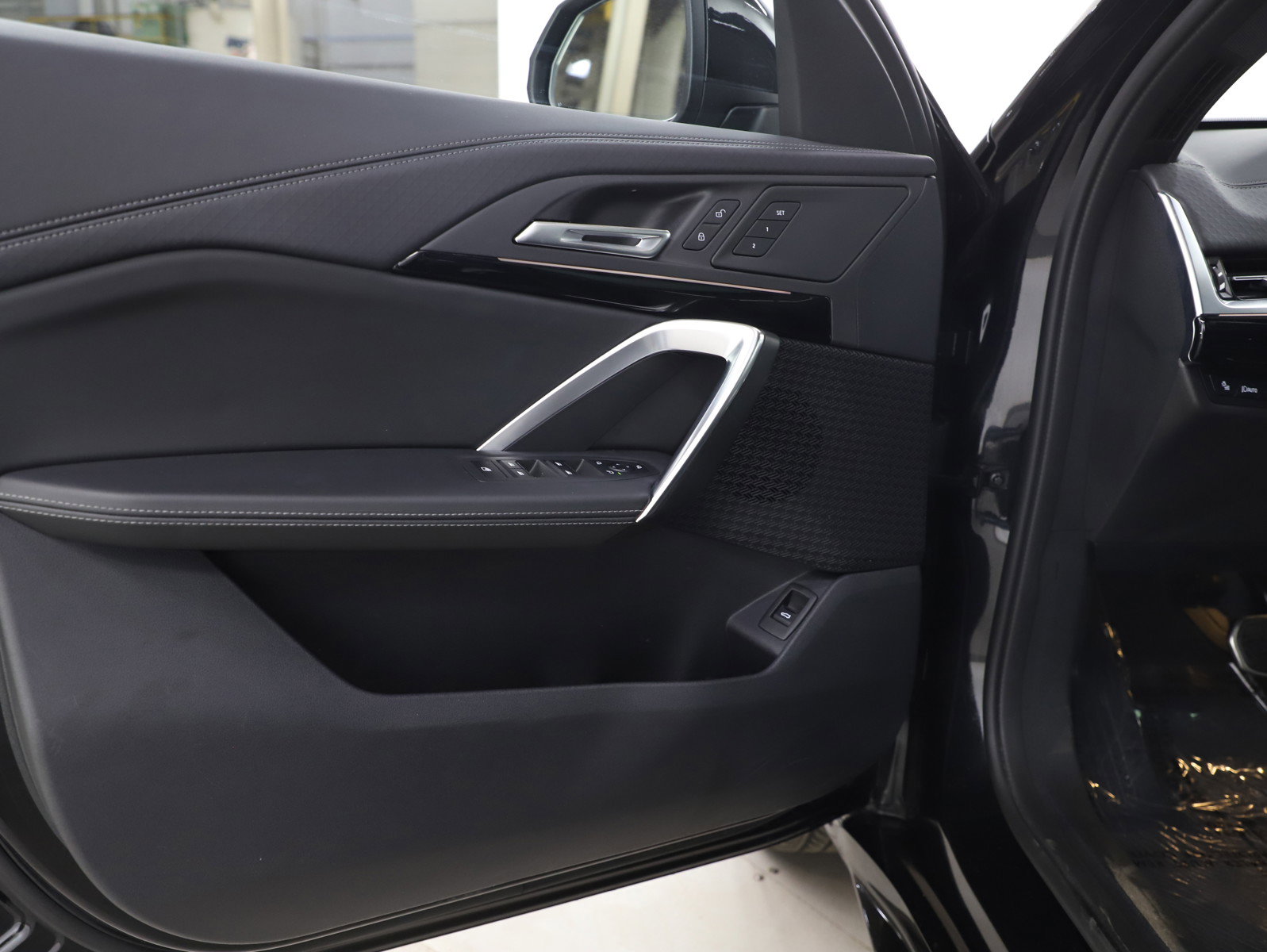 Used 2025 BMW X2 xDrive28i image 19