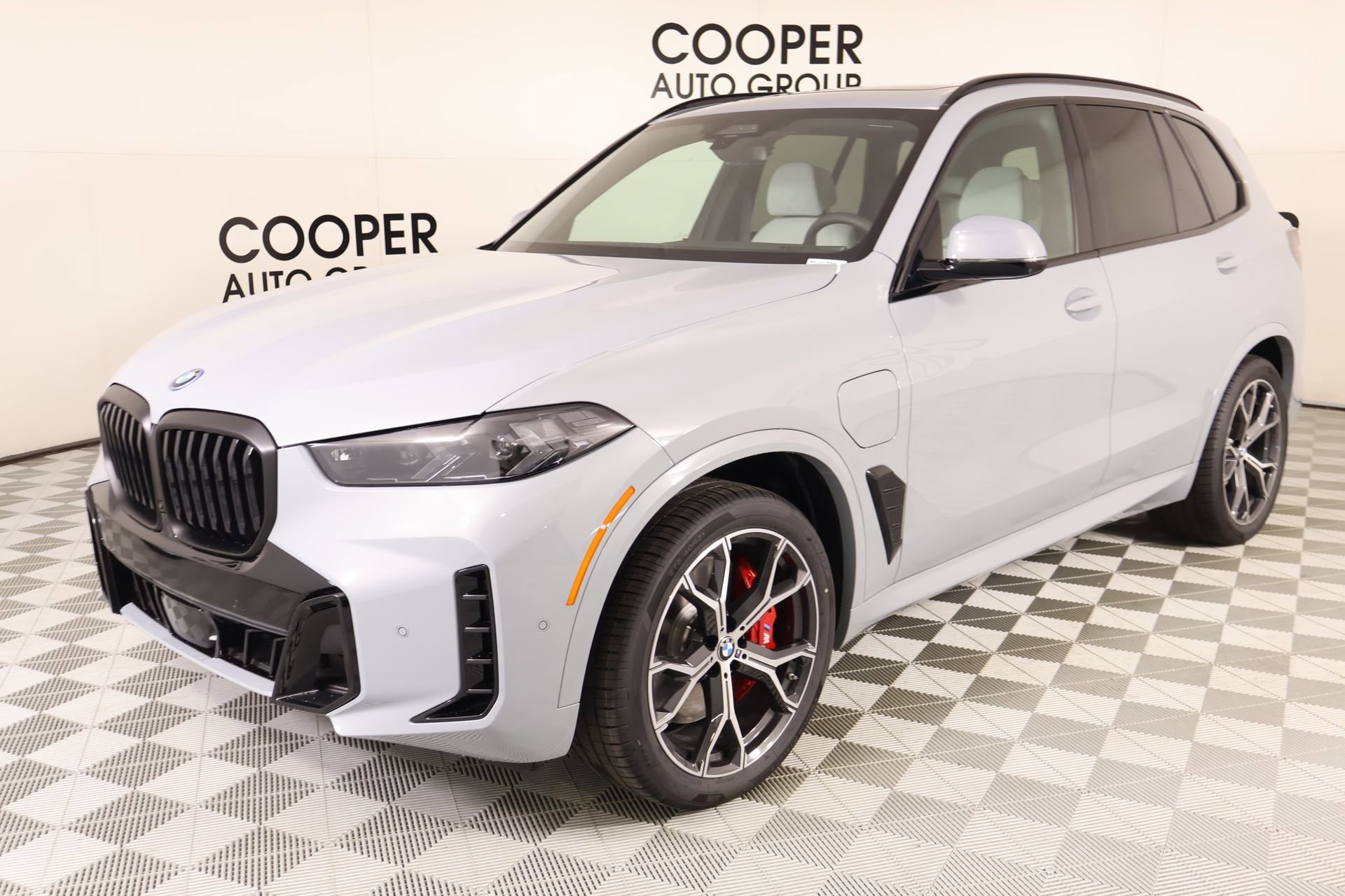 New 2026 BMW X5 xDrive50e w/ M Sport Package AWD/4WD image 10