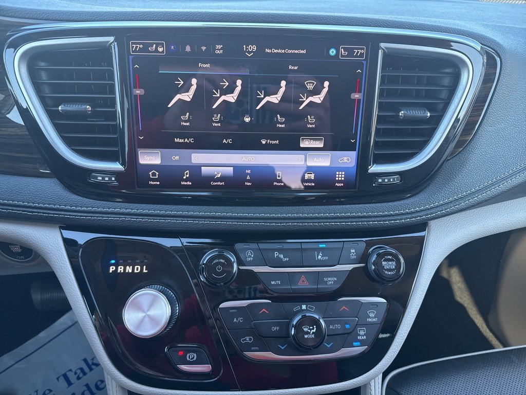 Used 2024 Chrysler Pacifica Limited image 34