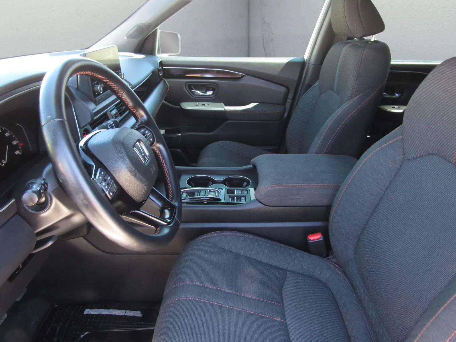 Certified 2025 Honda Pilot Sport image 14
