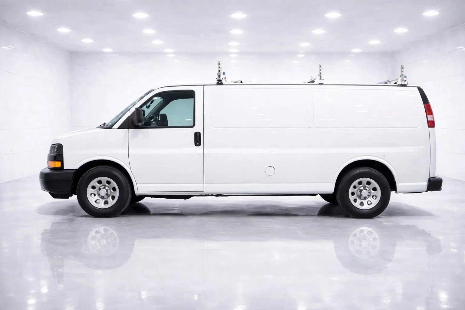 Used 2014 Chevrolet Express 1500 image 2