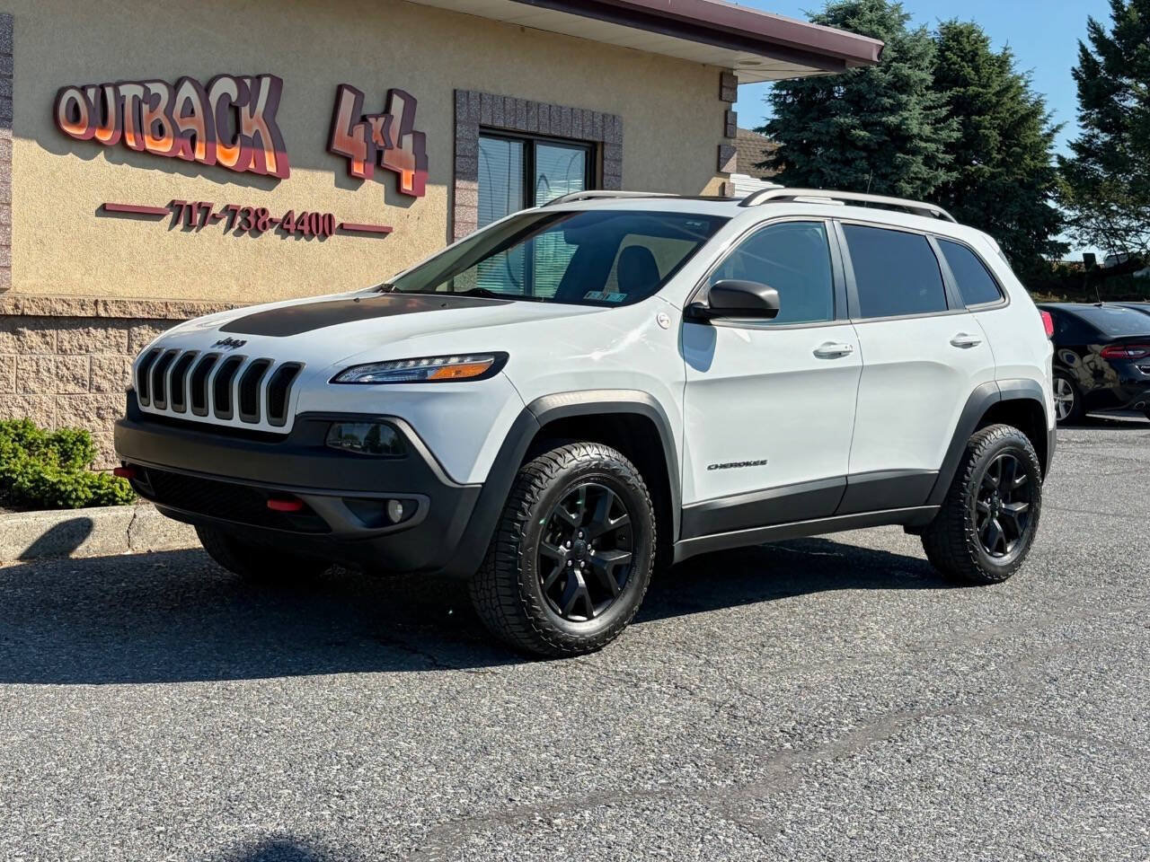 Used 2016 Jeep Cherokee Trailhawk w/ Comfort/Convenience Group AWD/4WD image 4