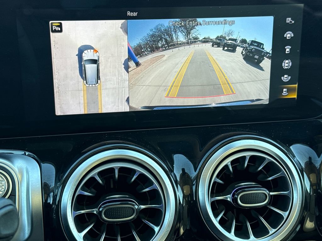 Used 2022 Mercedes-Benz GLB 250 image 25