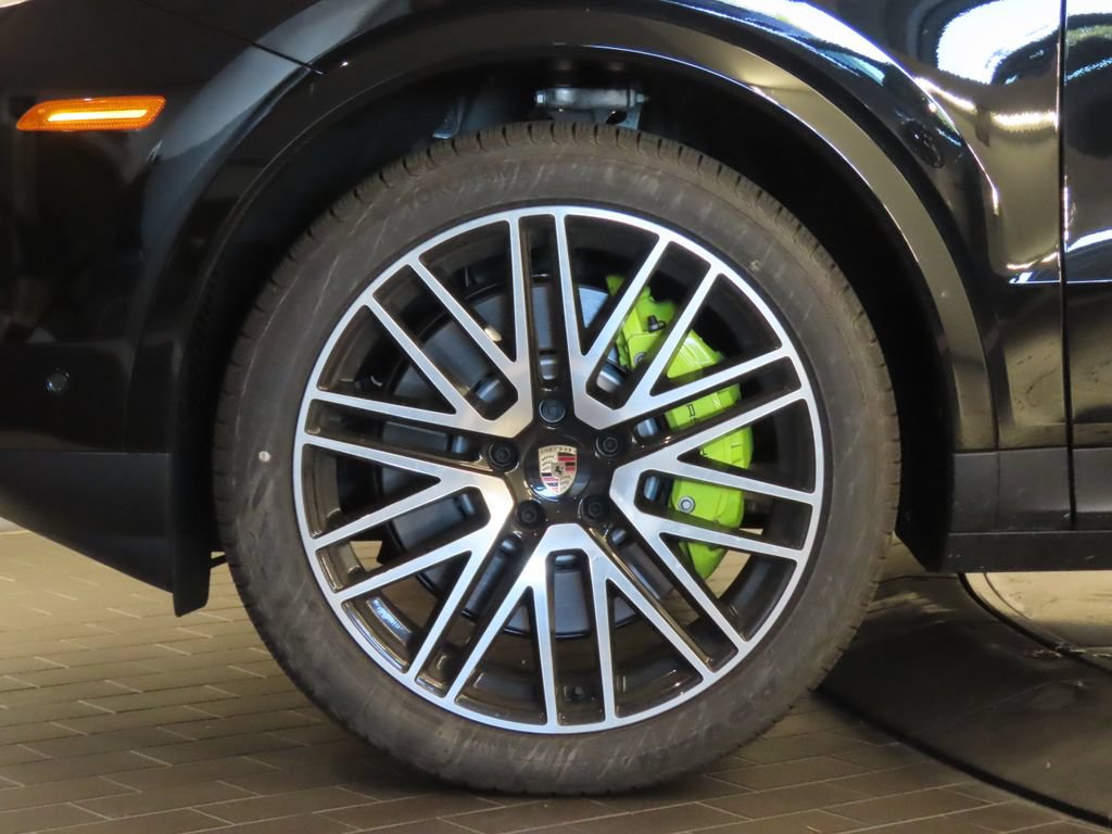 Certified 2026 Porsche Cayenne E-Hybrid AWD/4WD image 11