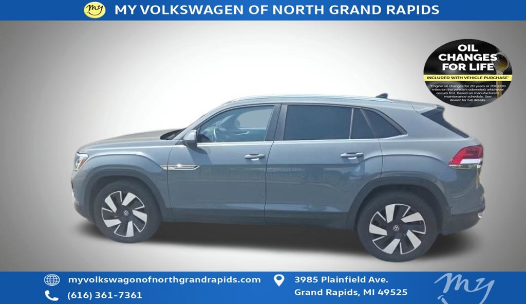 Used 2025 Volkswagen Atlas Cross Sport SE w/ Panoramic Sunroof Package AWD/4WD image 3