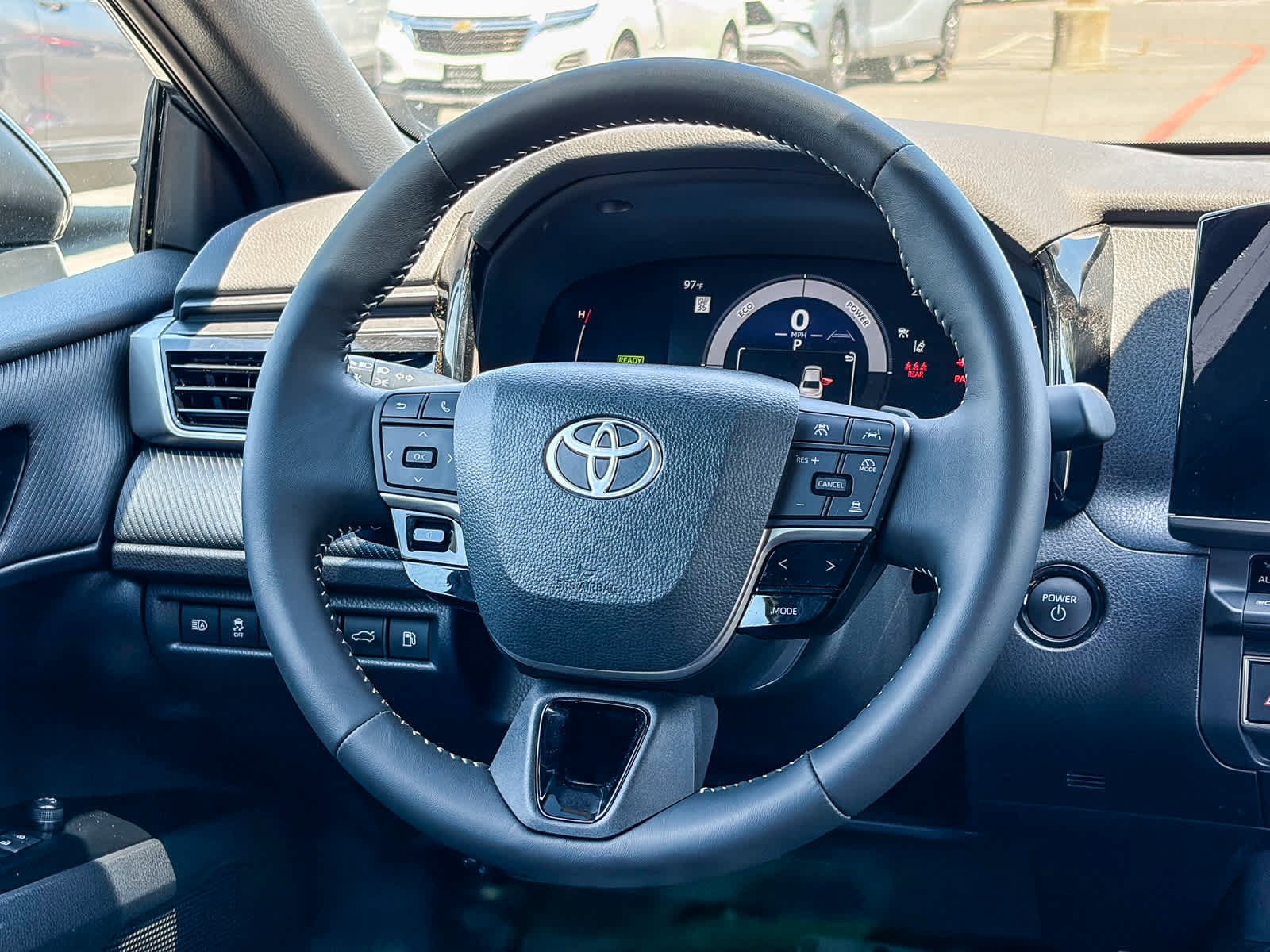Used 2025 Toyota Camry SE w/ Convenience Package FWD image 12