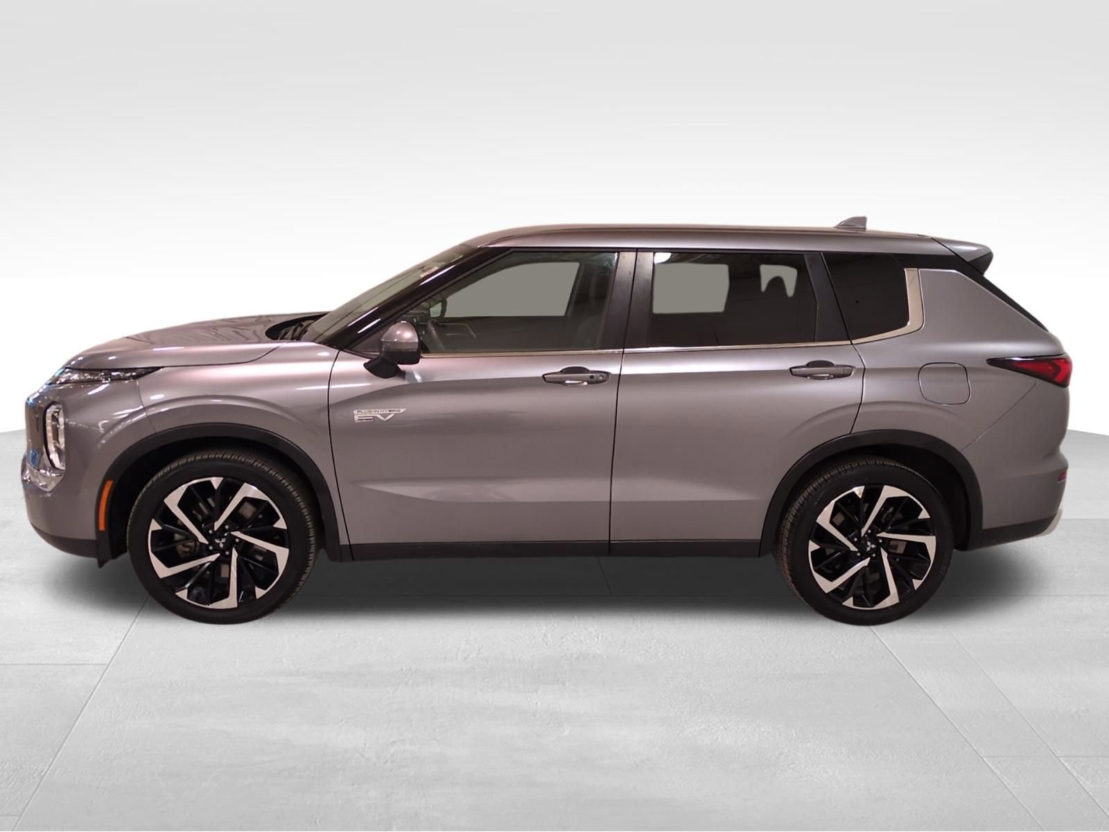 Used 2024 Mitsubishi Outlander SE image 9