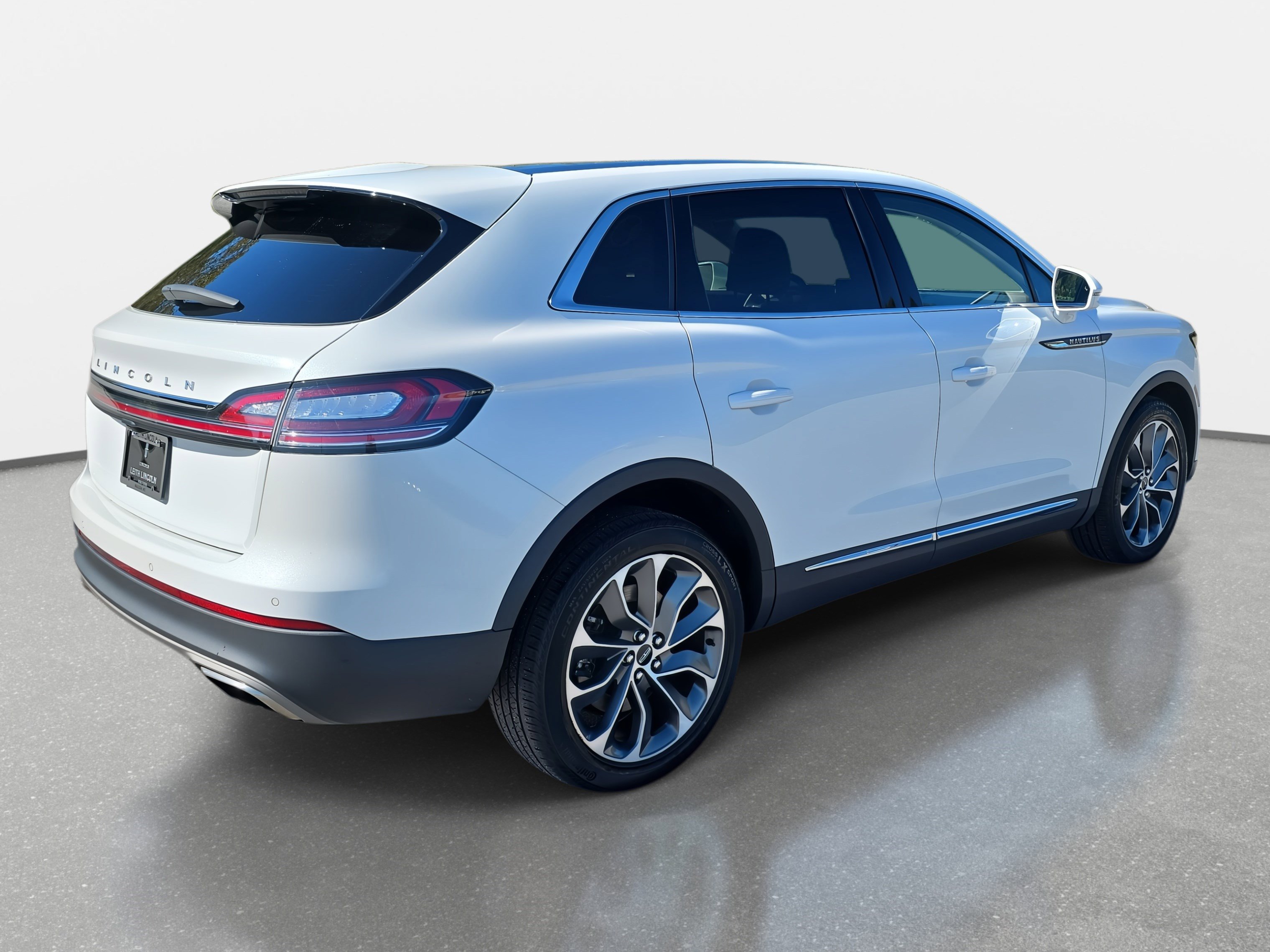 Certified 2022 Lincoln Nautilus Reserve image 5