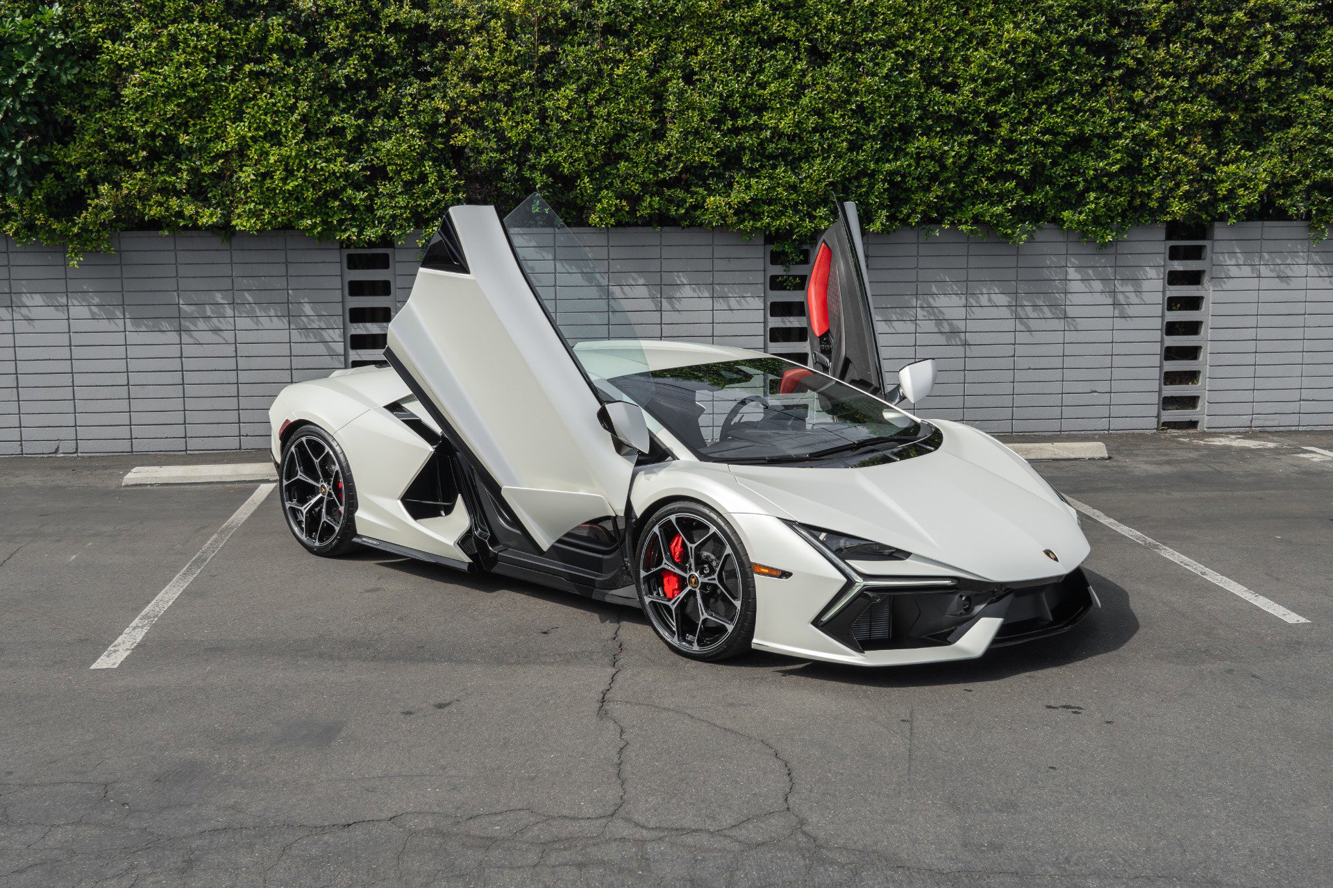 Used 2024 Lamborghini Revuelto image 13