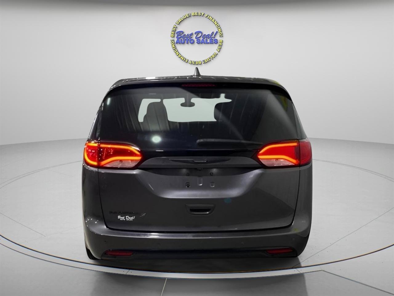 Used 2018 Chrysler Pacifica Touring Plus w/ S Appearance Package FWD image 4