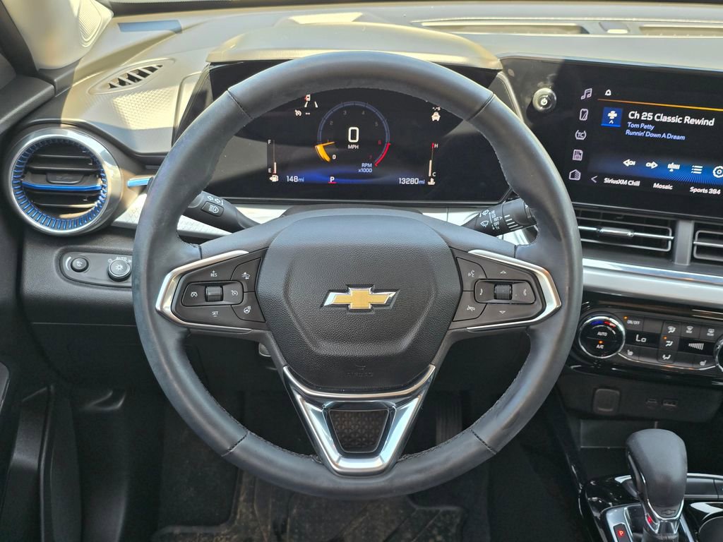 Used 2025 Chevrolet Trax LT w/ Driver Confidence Package FWD image 7