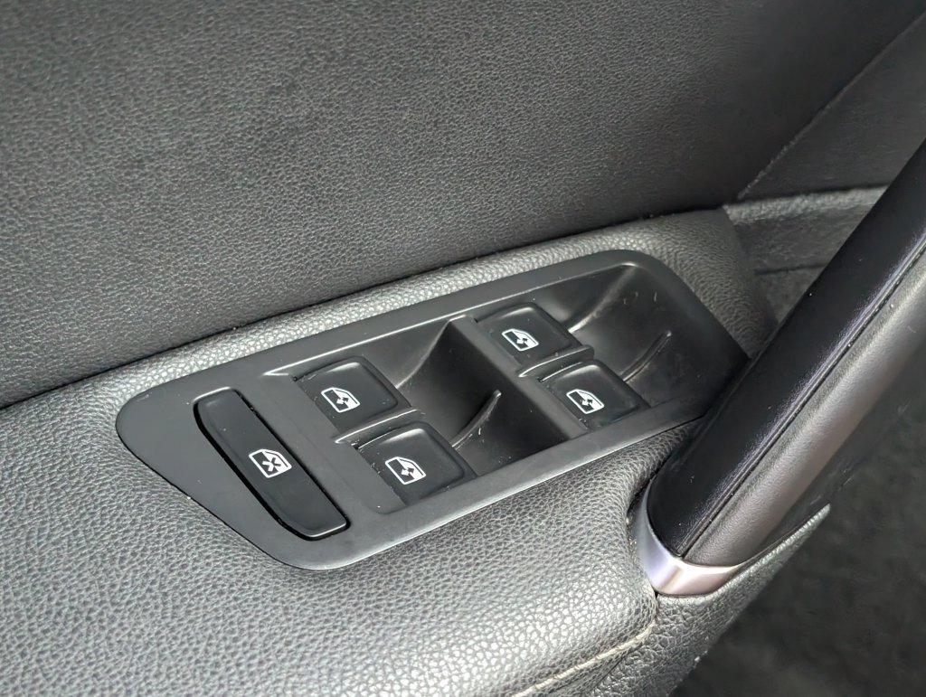 Used 2020 Volkswagen Golf 4-Door FWD image 13