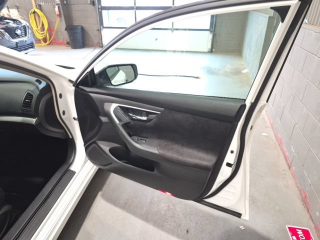 Used 2013 Nissan Altima 2.5 S FWD image 22