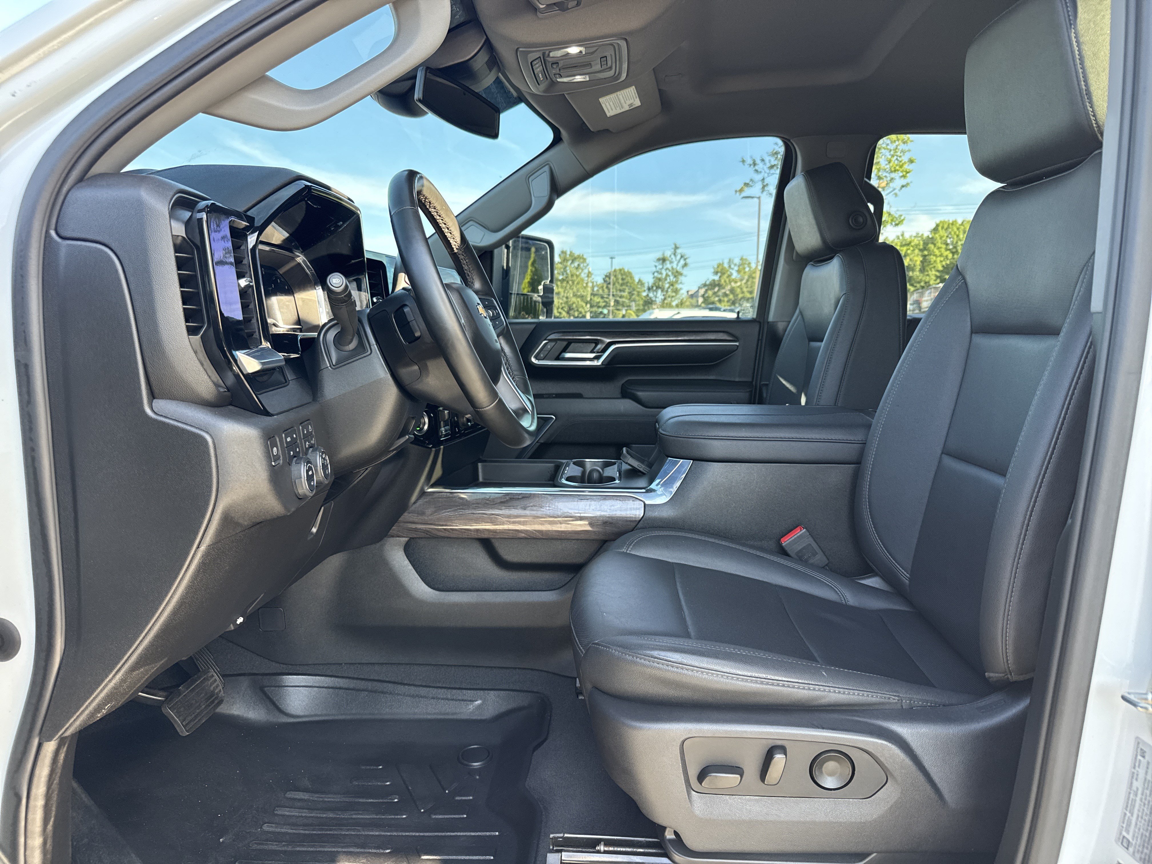Used 2024 Chevrolet Silverado 2500 LTZ AWD/4WD image 16