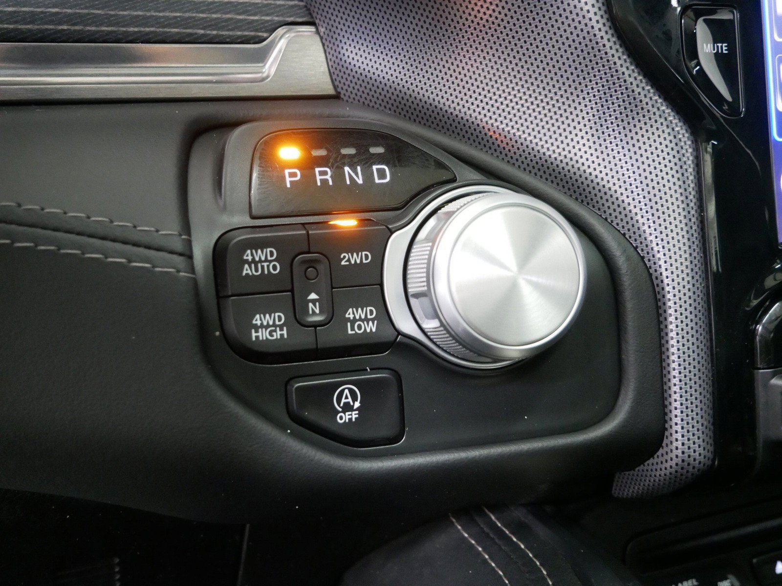 Used 2019 RAM 1500 Limited w/ Body Color Bumper Group AWD/4WD image 25