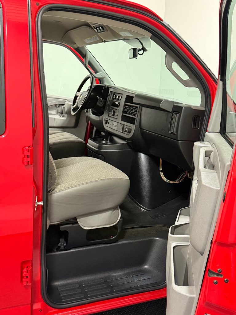 Used 2017 Chevrolet Express 3500 LT w/ LT Preferred Equipment Group RWD image 11