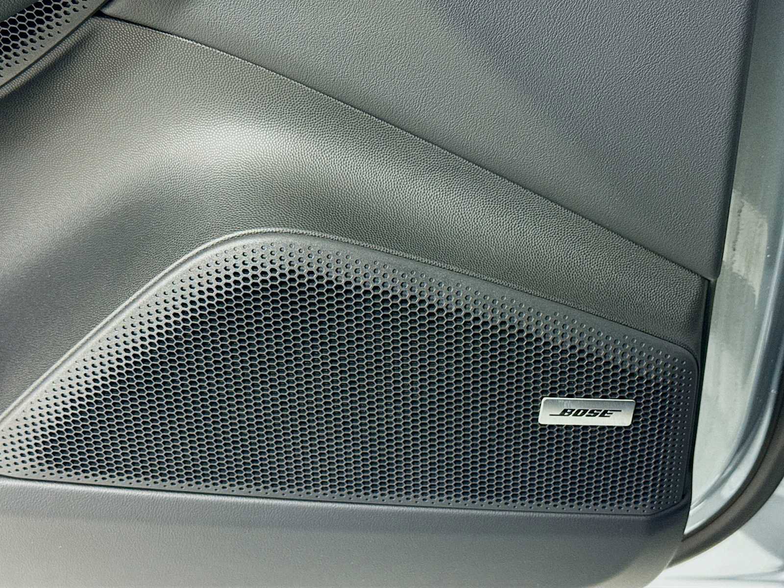 Certified 2025 Porsche Macan Electric image 12