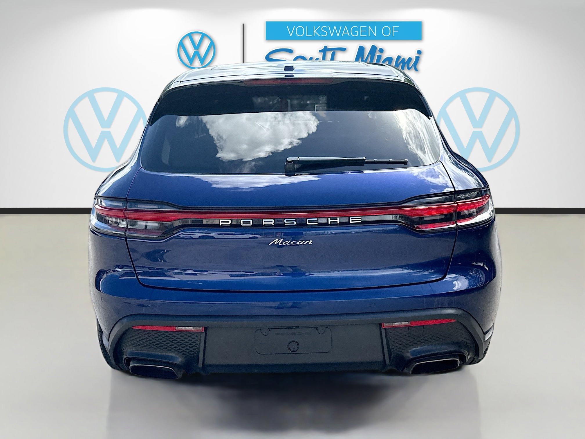 Used 2022 Porsche Macan w/ Premium Package Plus image 6