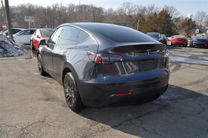 Used 2024 Tesla Model Y Long Range AWD/4WD image 3