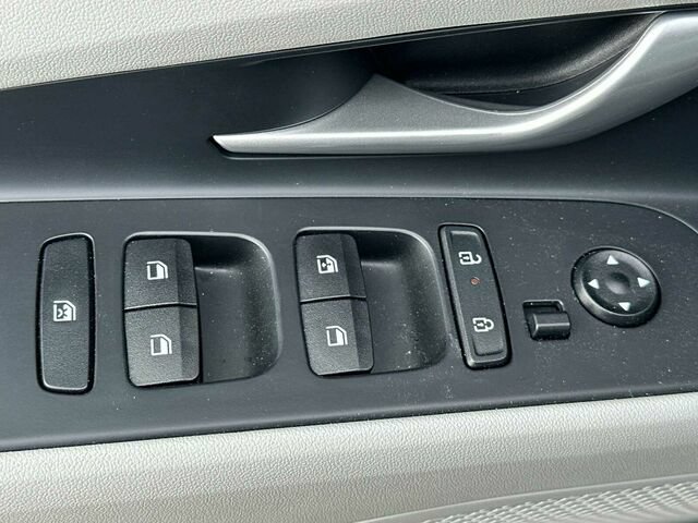 Used 2024 Hyundai Elantra Limited FWD image 13