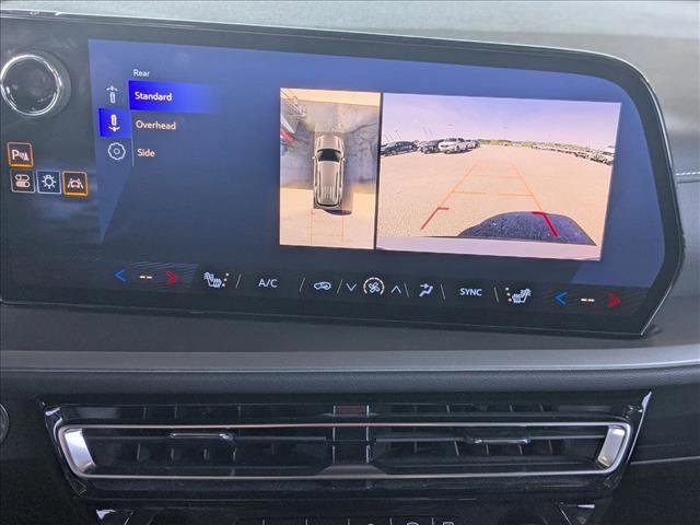 Used 2024 Chevrolet Traverse LT image 14