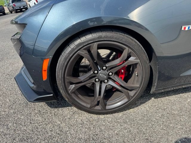 Used 2022 Chevrolet Camaro SS RWD image 3