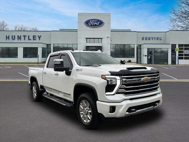 Used 2024 Chevrolet Silverado 2500 High Country w/ High Country Premium Package AWD/4WD image 4