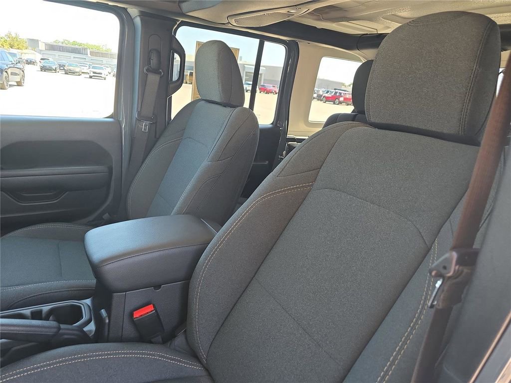 Used 2024 Jeep Wrangler Unlimited w/ Convenience Group AWD/4WD image 21