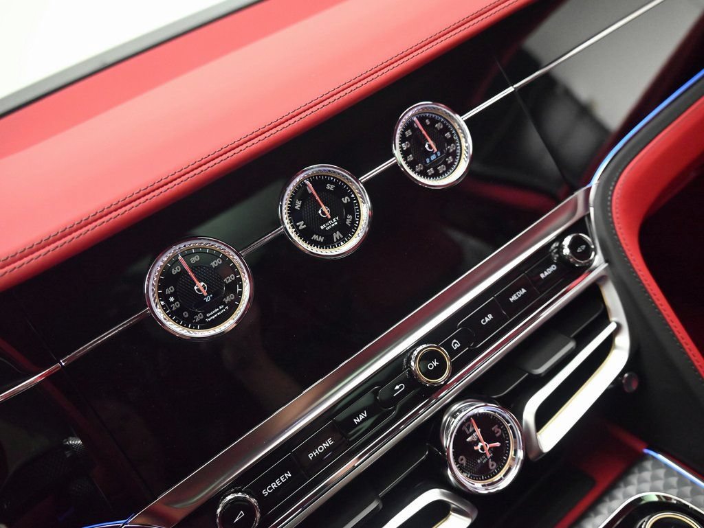 Used 2025 Bentley Flying Spur Plug-In Hybrid AWD/4WD image 14