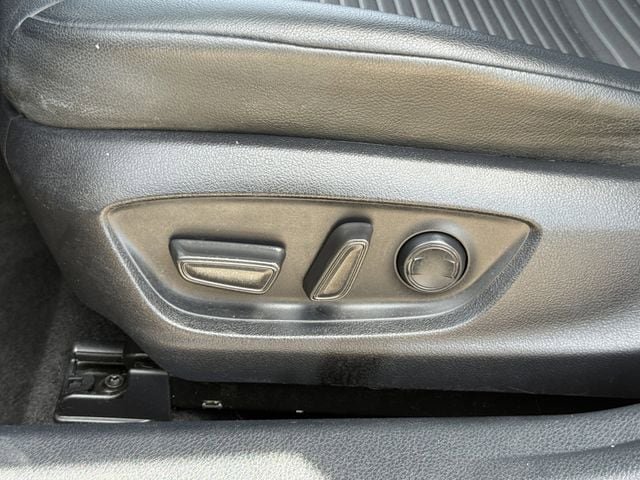 Used 2022 Toyota Camry SE FWD image 25