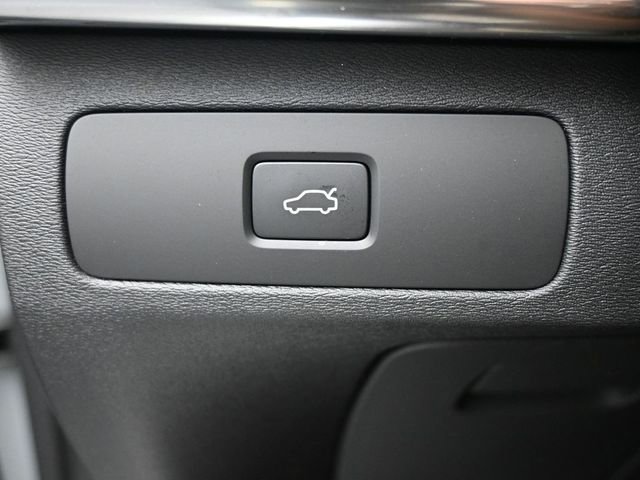 New 2026 Volvo XC90 B6 Plus w/ Protection Package Premier image 39