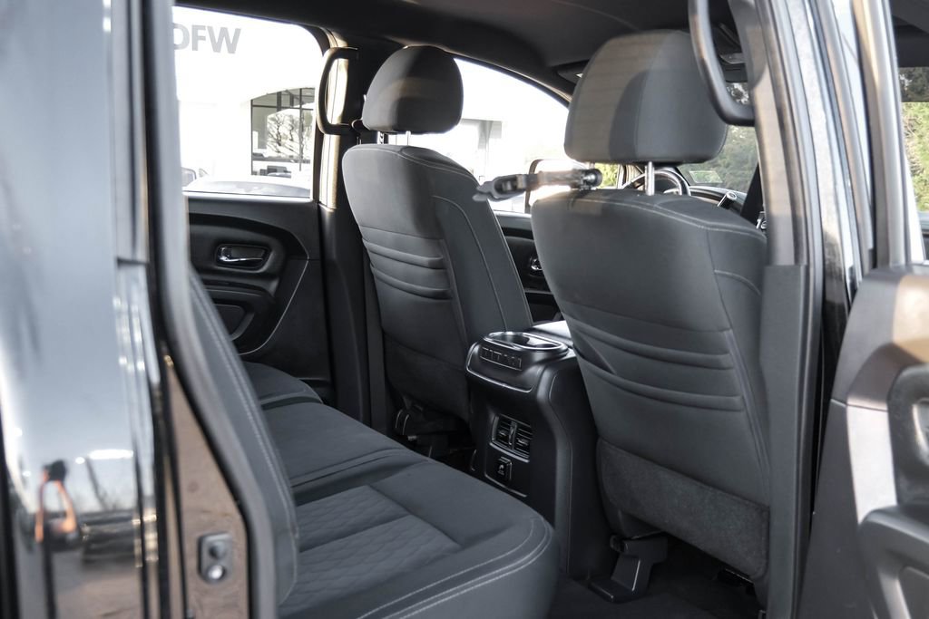 Used 2018 Nissan Titan SV w/ SV Convenience Package image 38